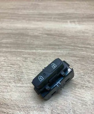 Volvo S60 Central locking switch button 31318990 10W483