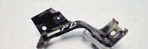 Volkswagen PASSAT B5 Fender mounting bracket