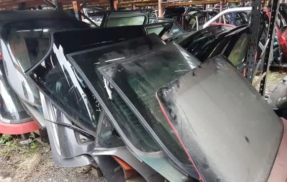 Mazda 323 Tailgate/trunk/boot lid RAUDONAS