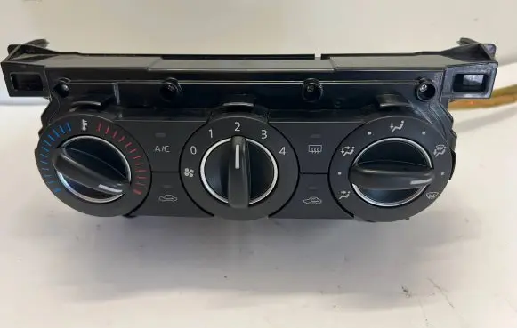 Mazda 2 Climate control unit DB1N61190A