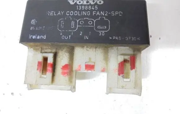 Volvo 850 Fan control module 1398845