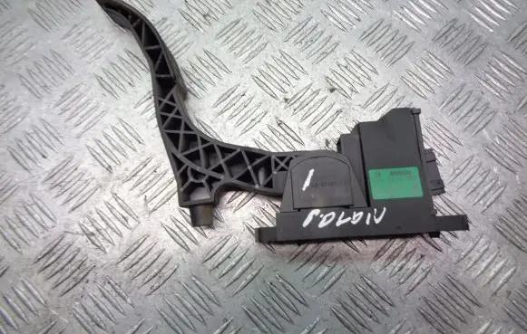 Volkswagen Polo IV 9N3 Accelerator throttle pedal 6Q1721503E
