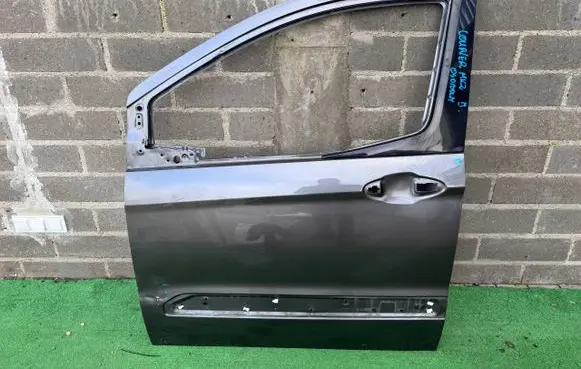 Ford Transit Courier II Front door 