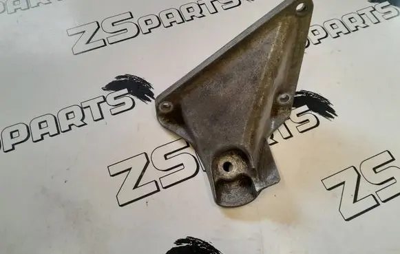 BMW 5 E60 E61 Engine mounting bracket 6761149 19600400