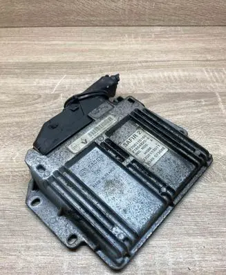 Renault Clio II Engine control unit/module ECU 7700115160 WITHPLUG