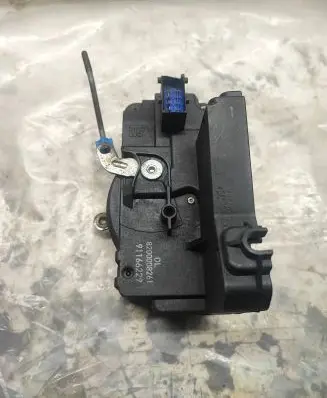 Nissan Primastar Front door lock 8200008261 91166229