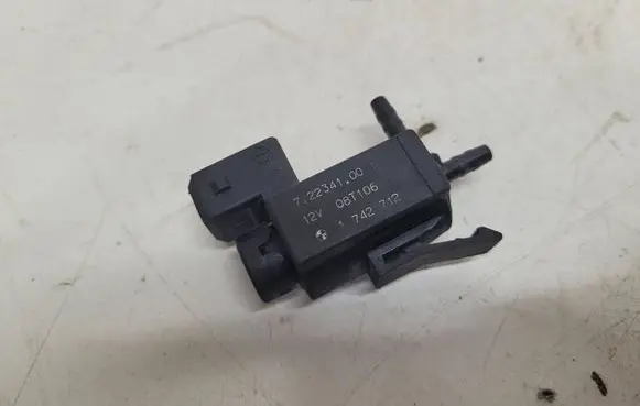 Mercedes-Benz R W251 Turbo solenoid valve 1742712