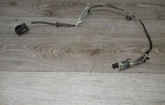 Volvo V50 ABS rear brake sensor 1007116102 30667437A