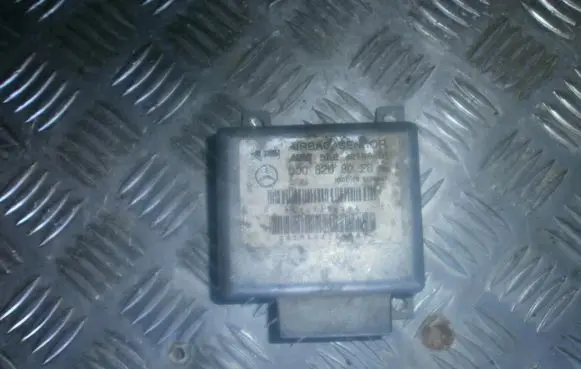Mercedes-Benz C W202 Airbag control unit/module 0008208026 12198401