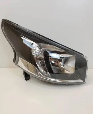 Opel Vivaro Headlight/headlamp 95517042 260102107R 4422459