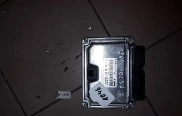 Audi A6 S6 C5 4B Engine control unit/module 8E0907401Q 0281011135