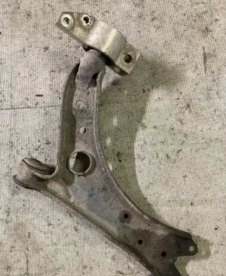 Volkswagen Caddy Front lower control arm/wishbone