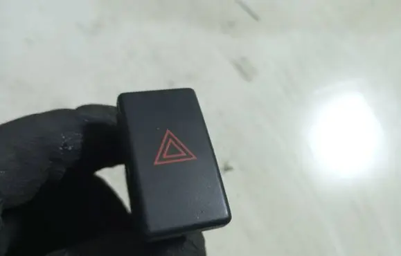 Toyota Avensis T250 Hazard light switch 157963 TR9503 D076