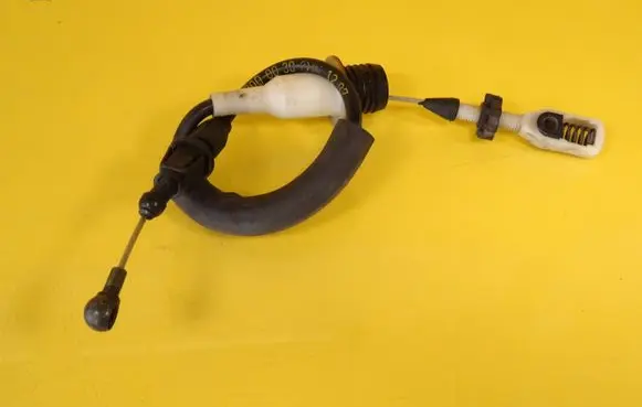 Mercedes-Benz E W210 Throttle cable 2083000030