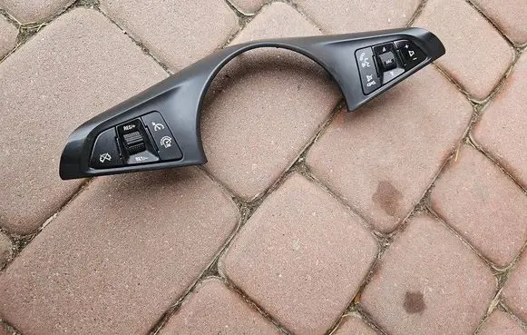 Steering wheel buttons/switches