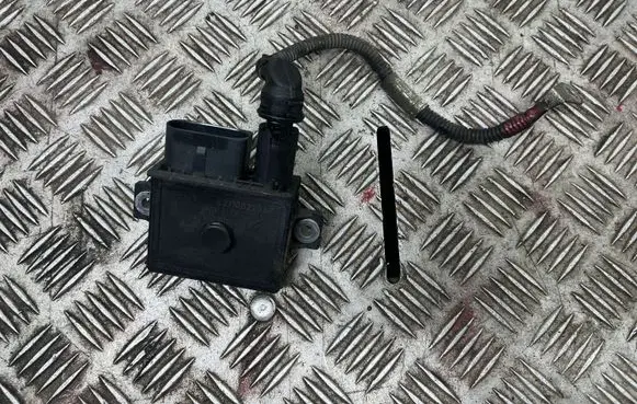 BMW 3 E90 E91 Glow plug pre-heat relay E2110022367