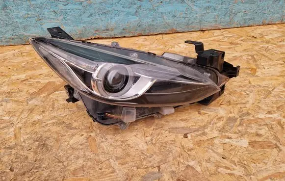 Mazda 3 II Headlight/headlamp BHR251030