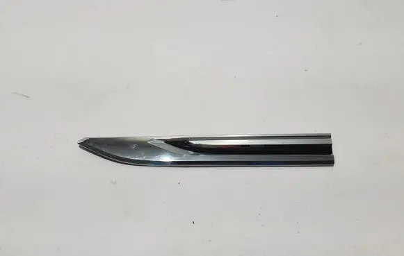 Volkswagen Touareg III Fender trim (molding) 760853689E