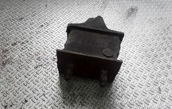 Mercedes-Benz Sprinter W901 W902 W903 W904 Engine mount bracket 9012412513