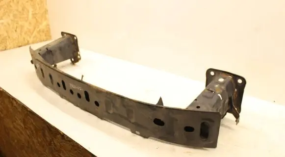 Ford Focus Front bumper cross member 8V41810493