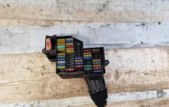 Volkswagen Touareg I Fuse box set 7L0941824 7L0941828