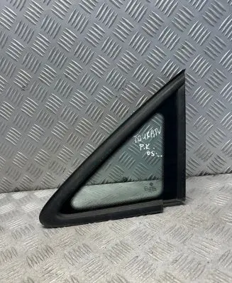 Volkswagen Touran I Front door vent window glass four-door 43R00048 DOT24AS2M68