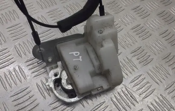 Mazda 5 Front door lock