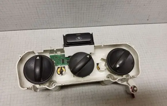 Toyota Corolla Verso E121 Climate control unit 559000F011 69670001