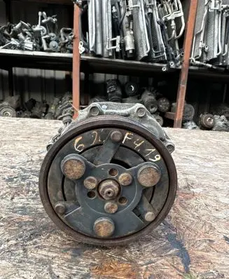 Volkswagen Golf IV Air conditioning (A/C) compressor (pump) 1J0820803K
