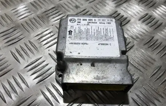 Volkswagen PASSAT B6 Airbag control unit/module 1t0909605d 5wk43828