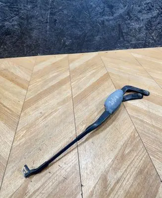 Mercedes-Benz E W211 Front wiper blade arm A2118200444