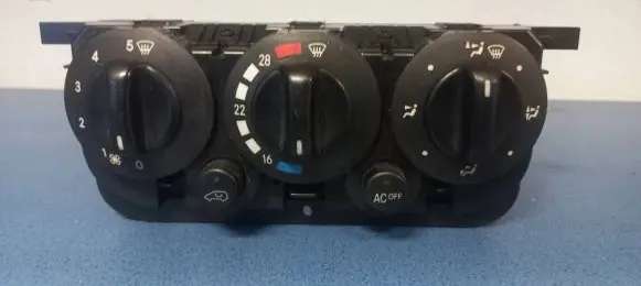 Mercedes-Benz A W168 Climate control unit 1688302285