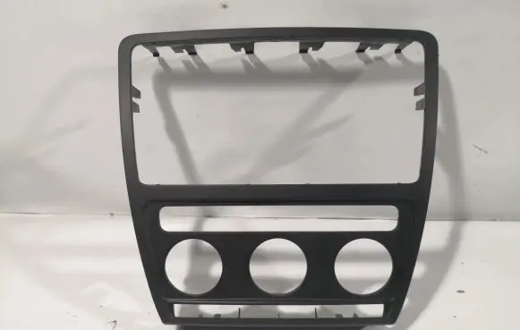 Radio/GPS head unit trim