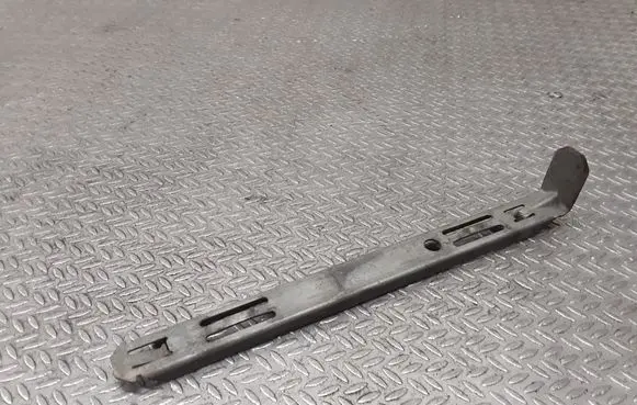 Volvo XC90 Headlight/headlamp mounting bracket 