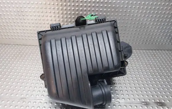Volkswagen Sharan Air filter box S26380607 YM2X9600GB