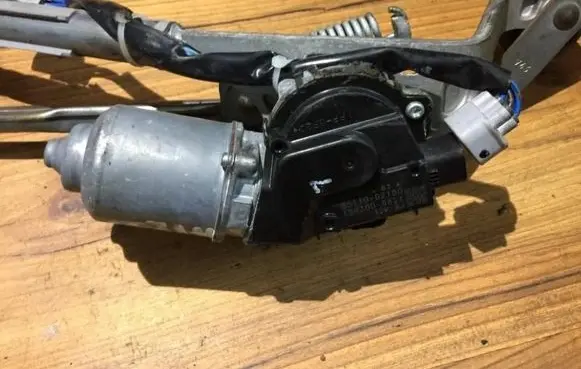 Toyota Auris 150 Wiper motor 8511002180 159300-0821