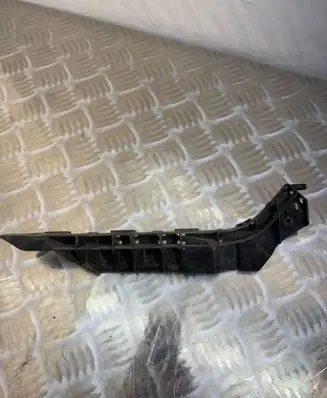 Front bumper mounting bracket