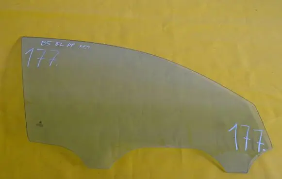 Volkswagen PASSAT B5.5 Front door window glass four-door
