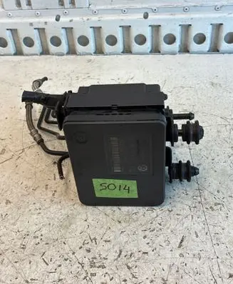 Volkswagen Golf V ABS Pump 1K0907379AC 00005305H0 10096003593