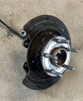 Rear wheel hub spindle/knuckle