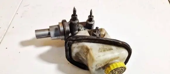 Chrysler 300 - 300C Brake fluid reservoir 32067327