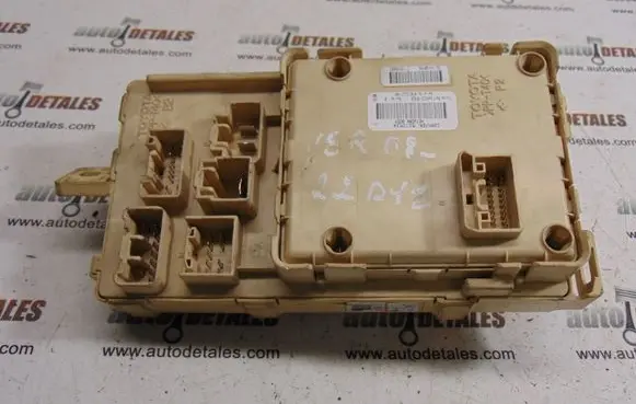 Toyota Corolla Verso AR10 Fuse module 892210F020