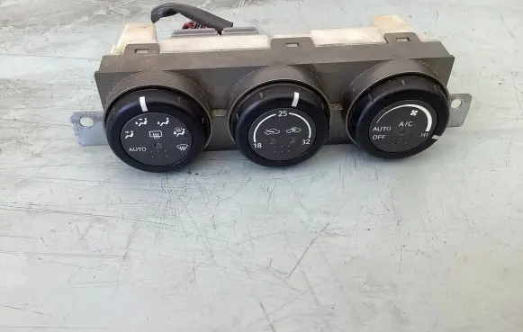 Nissan X-Trail T30 Climate control unit