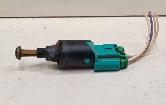 Peugeot 407 Brake pedal sensor switch 9650688480
