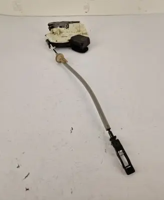 Volkswagen PASSAT B8 Rear door lock 527680