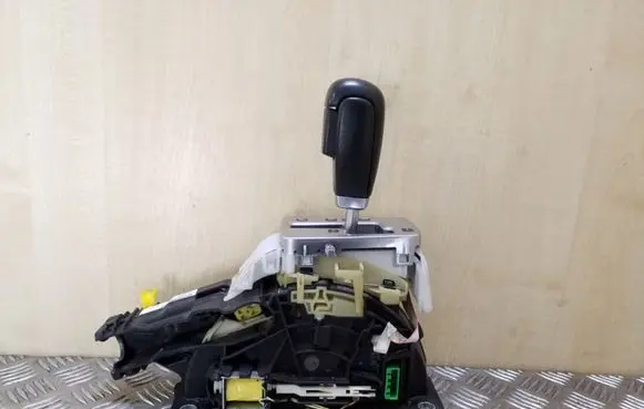 Volvo XC70 Gear shifter/selector 30759122