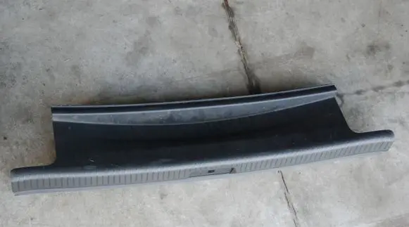 Trunk/boot sill cover protection