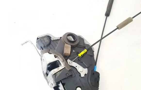 Lexus IS 220D-250-350 Front door lock 0b1821