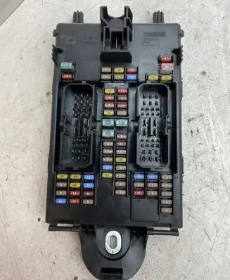 Volvo XC60 Fuse module 31682732 32142591