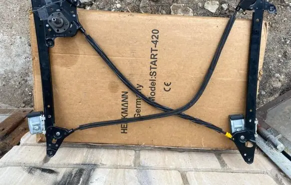 Ford Galaxy Front door manual window regulator 7M0839402